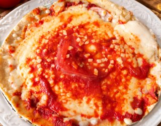 Przepis na szybką pizzę z patelni