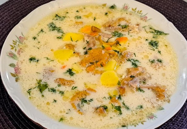 Zupa z kurek, aromatyczna, kremowa i smaczna.