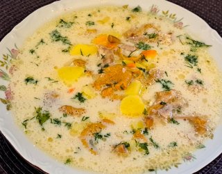 Zupa z kurek, aromatyczna, kremowa i smaczna.