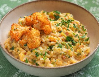 Risotto z boczkiem, porem i pieczonym kalafiorem