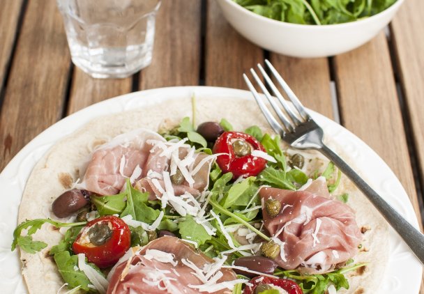 Domowa piadina z dodatkami