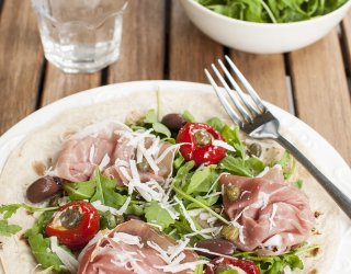 Domowa piadina z dodatkami