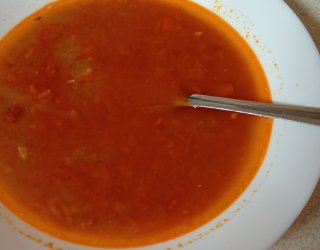 Expresowa zupa pomidorowa z paprykarza