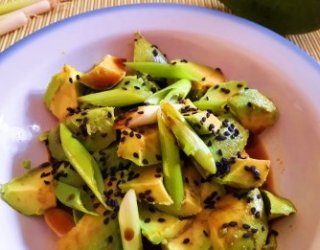 Awokado z wasabi i sosem sojowym