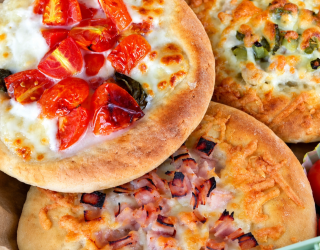 Mini pizze – trzy różne nadzienia. Pomysł na szkolny lunchbox!