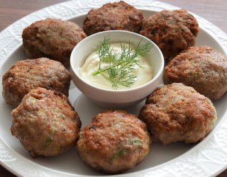 Kotleciki jagnięce z zieloną cebulką