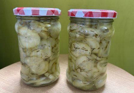 Mizeria do słoików na zimę. Przepis mojej mamy, który robię co roku