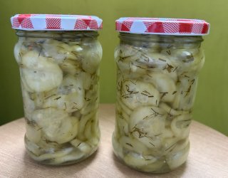 Mizeria do słoików na zimę. Przepis mojej mamy, który robię co roku