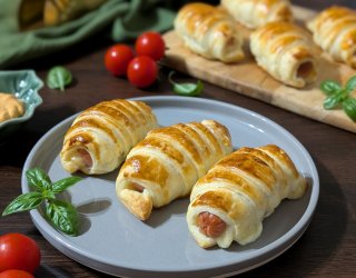 Parówki z serem w cieście francuskim (wersja mini)
