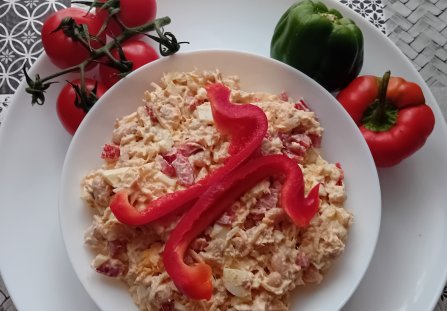 Sałatka z tuńczykiem i papryką
