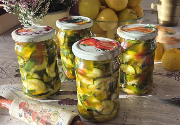 Cukinia na zimę – świetna sałatka do obiadu