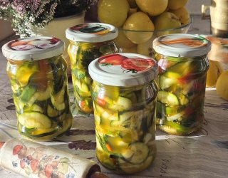 Cukinia na zimę – świetna sałatka do obiadu