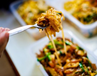 Dlaczego tajskie jedzenie z ulicy smakuje lepiej niż w restauracji?