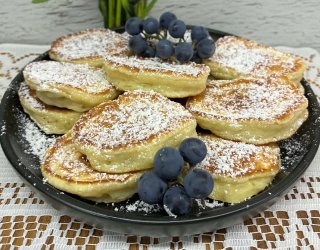 Błyskawiczne placki bananowe na kefirze – puszyste jak chmurka!
