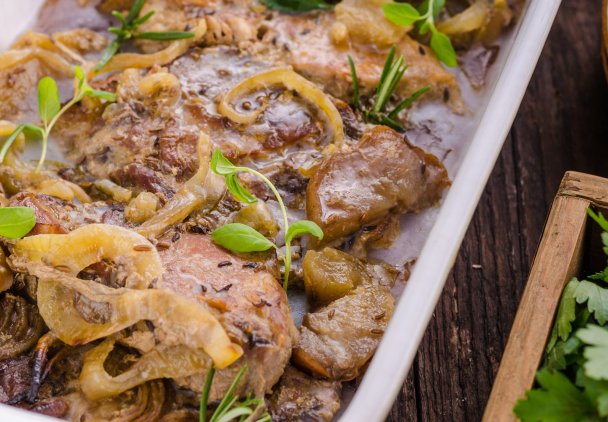 Schab robię w aromatycznym w sosie cebulowym. Dosłownie rozpływa się w ustach