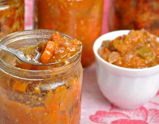 Wyborna pasta warzywna do pieczywa. Połowę zjadam, a połowę pakuję do słoików
