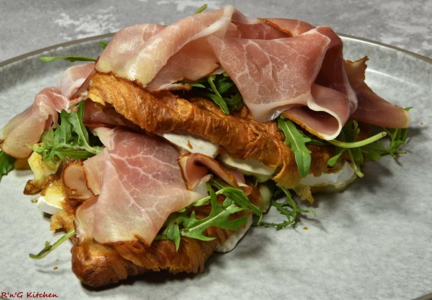 Croissant wytrawnie na ciepło