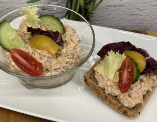 Pasta z twarogu i ryby w pomidorach