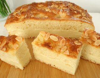 Maślane ciasto drożdżowe z masą gruszkową