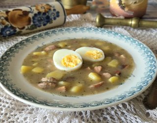 Żurek na niedzielnym rosole