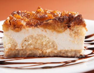 Tiramisu z jabłkami i cynamonem to smak jesieni. Owoce robią robotę
