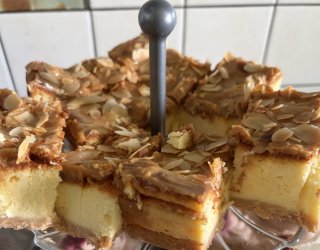 Sernik z kajmakiem i migdałami - słodki, kremowy i idealny na imprezy
