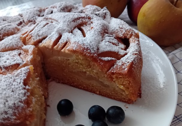 Babka ucierana z jabłkami