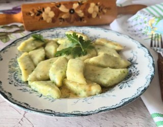 Kopytka pietruszkowe – babcine szagówki z natką pietruszki