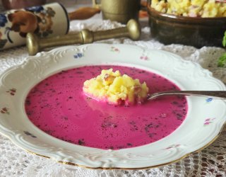 Barszcz czerwony zabielany z ziemniakami